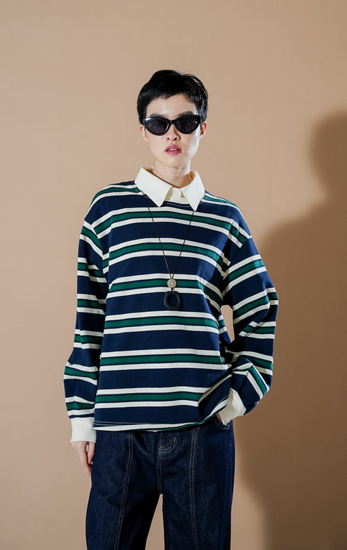 Yebin Sweater Navy dari This Is April, sweater oversized wanita motif garis warna navy, hijau, dan putih dengan material katun yang lembut.