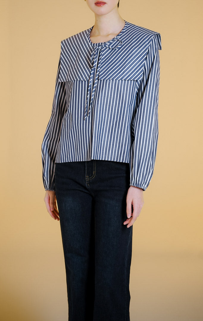 Pakaian wanita model blus lengan panjang motif garis-garis dengan kerah pelaut lepas-pasang dan aksen tali (striped detachable sailor collar blouse) warna navy Annelia Top untuk gaya kasual anggun.