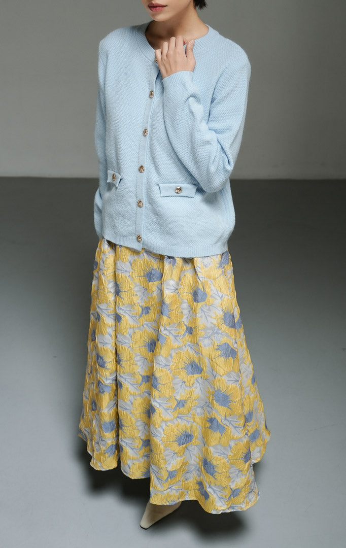 Atasan wanita model cardigan rajut katun bertekstur warna biru muda (light blue ornate textured cotton knit cardigan) Elaris Cardigan dengan detail kancing depan serta saku dekoratif bergaya utilitas yang chic.
