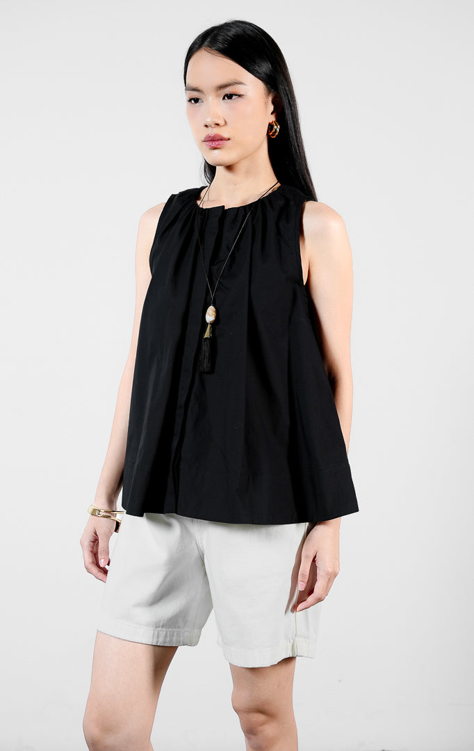 Pakaian wanita model atasan blouse katun tanpa lengan kerah tinggi dengan detail lipit dan kancing tersembunyi (high-neck concealed-placket cotton top) warna hitam Jolaine Top untuk gaya kasual elegan yang rapi.