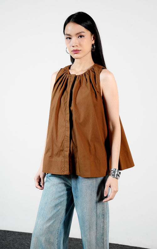 Pakaian wanita model atasan blouse katun tanpa lengan kerah tinggi dengan detail lipit dan kancing tersembunyi (high-neck concealed-placket cotton top) warna cokelat Jolaine Top untuk gaya kasual elegan yang rapi.
