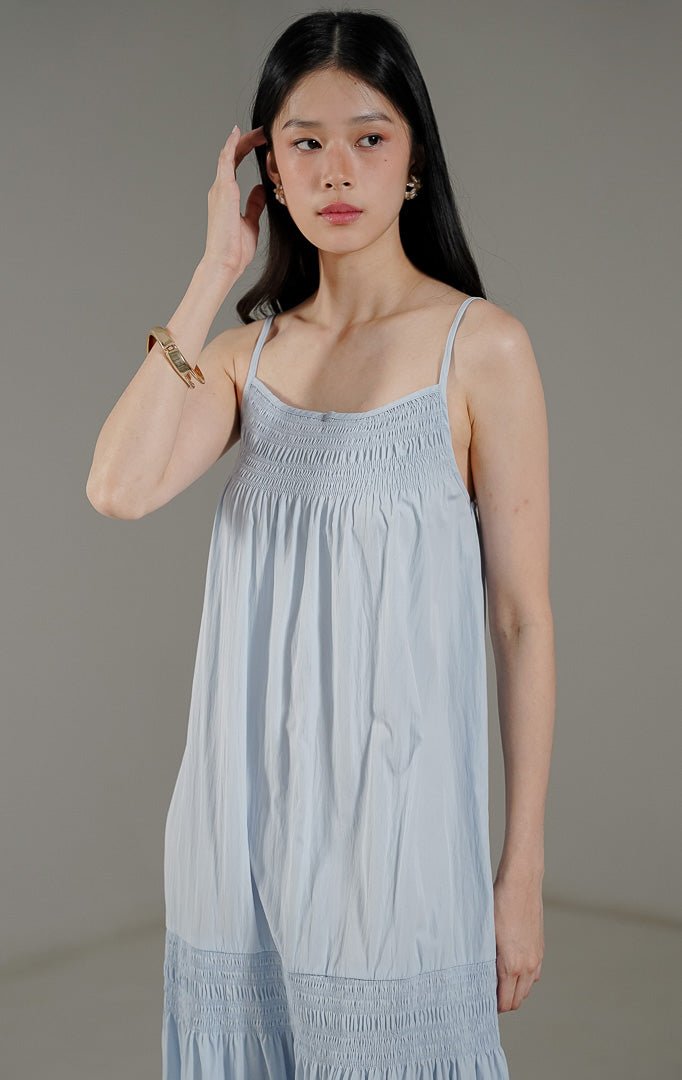 Kayden Dress Baby Blue dari This Is April, dress tanpa lengan warna biru muda dengan detail kerut (smocked) di dada dan lutut.