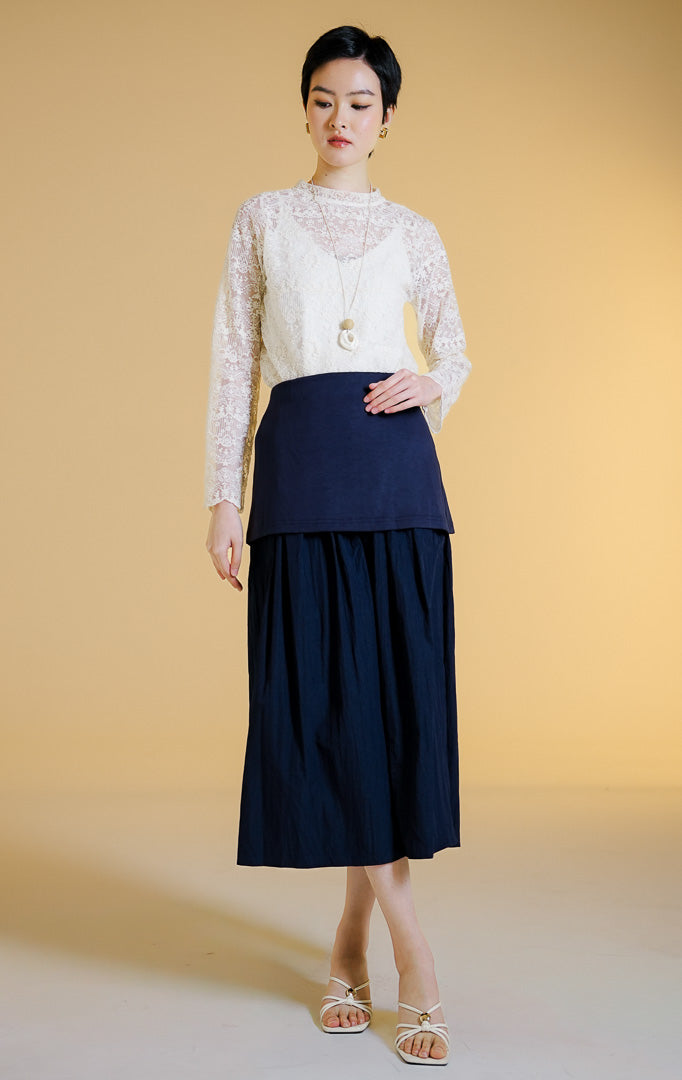 Pakaian wanita model rok panjang maxi bahan katun terstruktur dengan model bagian atas pas badan terinspirasi korset (bodice cotton maxi skirt) warna navy Lanchester Skirt untuk gaya kantor dan kasual anggun.
