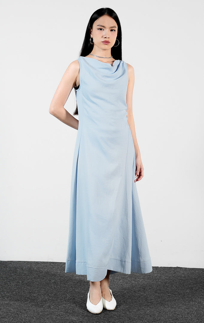 Pakaian wanita model dress panjang maksi tanpa lengan model kerah jatuh (cowl-neck sleeveless draped maxi dress) warna biru muda Livie Dress untuk gaya feminin yang elegan.