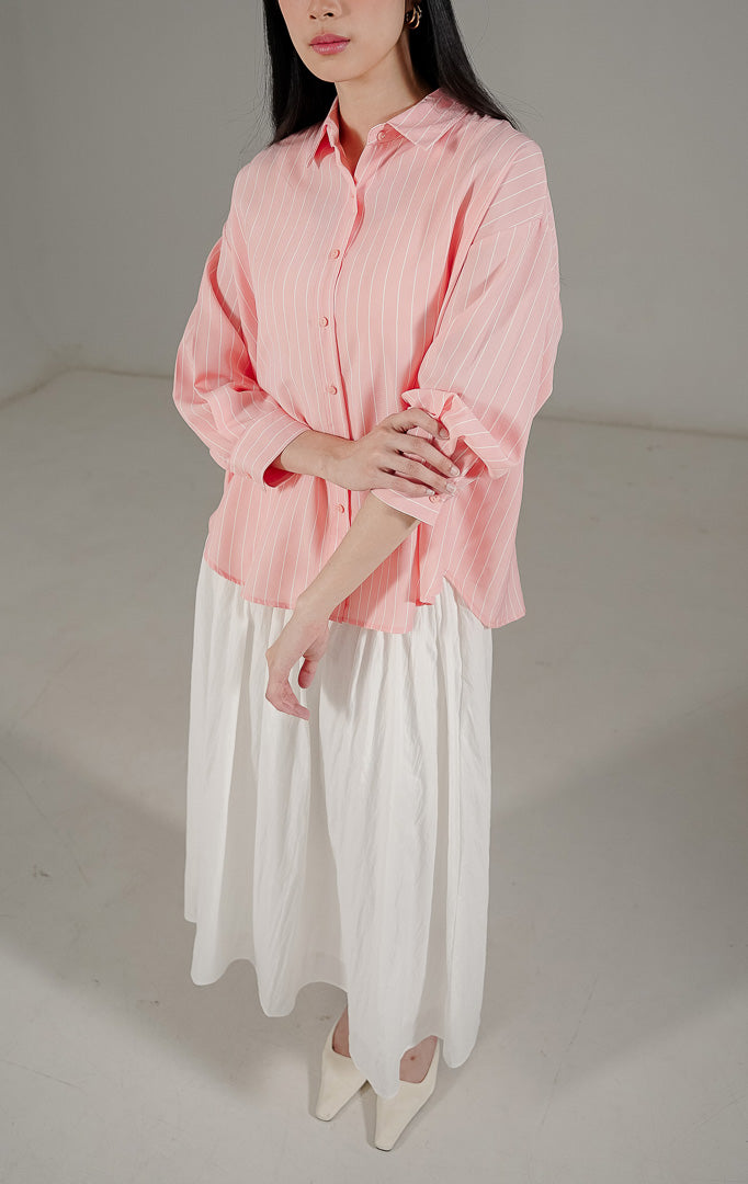 Nerisse Top Pink Peach dari This Is April, kemeja motif salur vertikal warna merah muda peach dengan potongan drop shoulder.