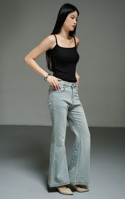 Celana panjang jeans wanita model cutbray warna biru muda (light denim cutbray pants) Nois Pants dengan bahan denim yang tahan lama, siluet potongan melebar di bagian bawah yang modern, serta tampilan kasual yang serbaguna.