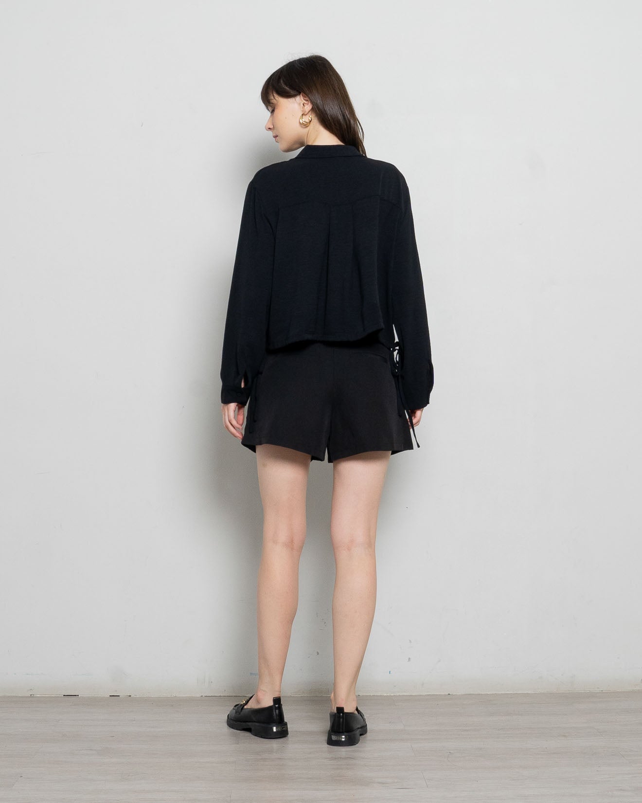 Issa Relaxed Crop Black Shirt – 186334