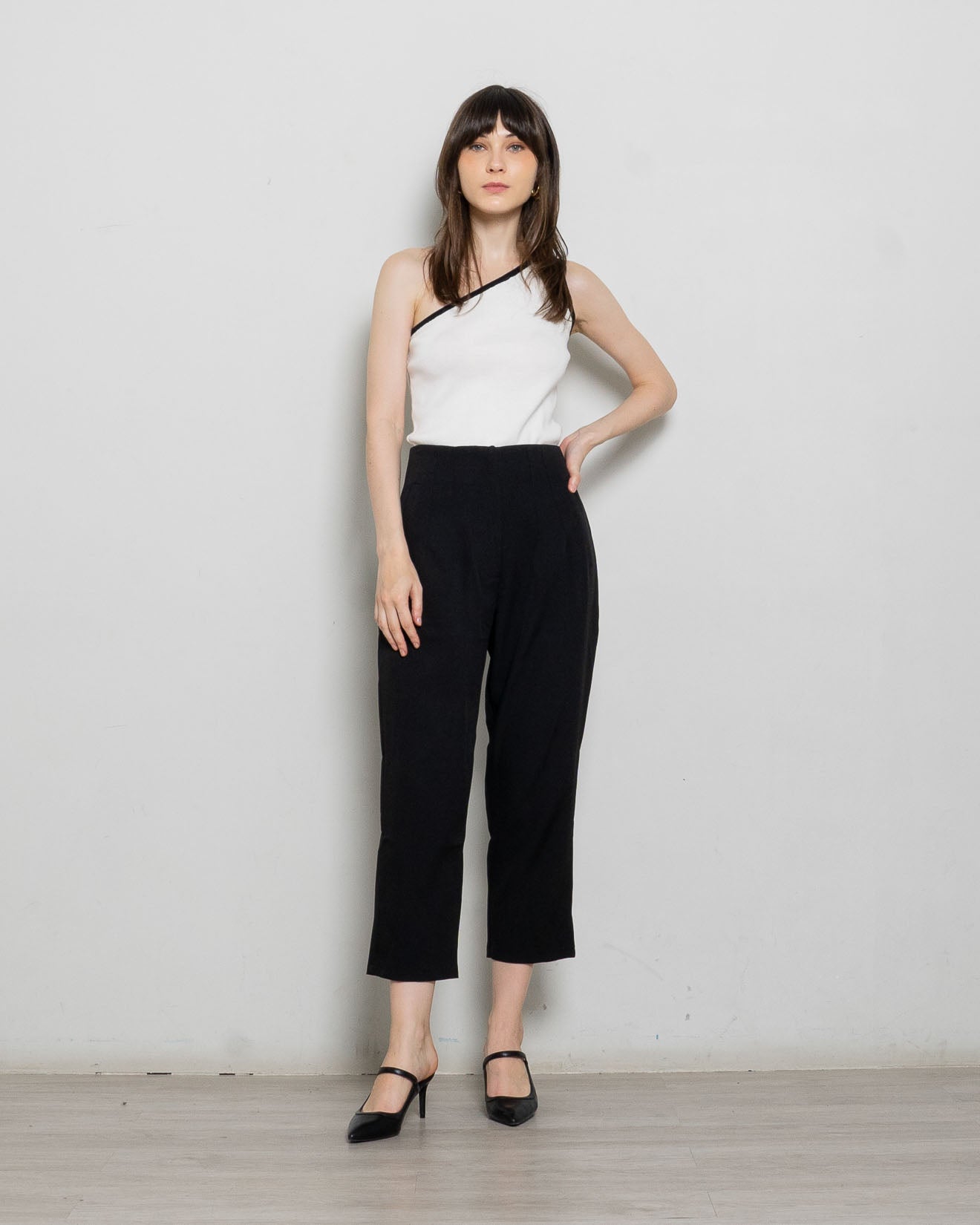 Lauv One Shoulder Knit White Top – 187337