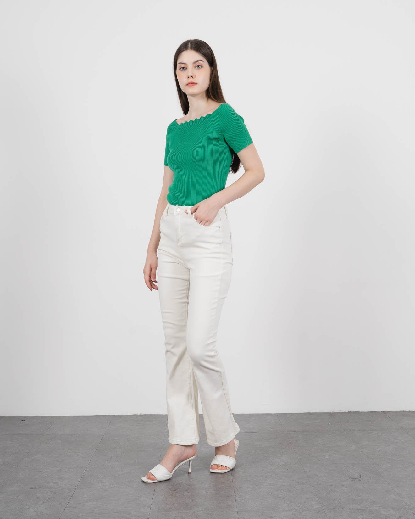 Viony Scallop Neck Knit Green Top – Atasan Wanita 188364