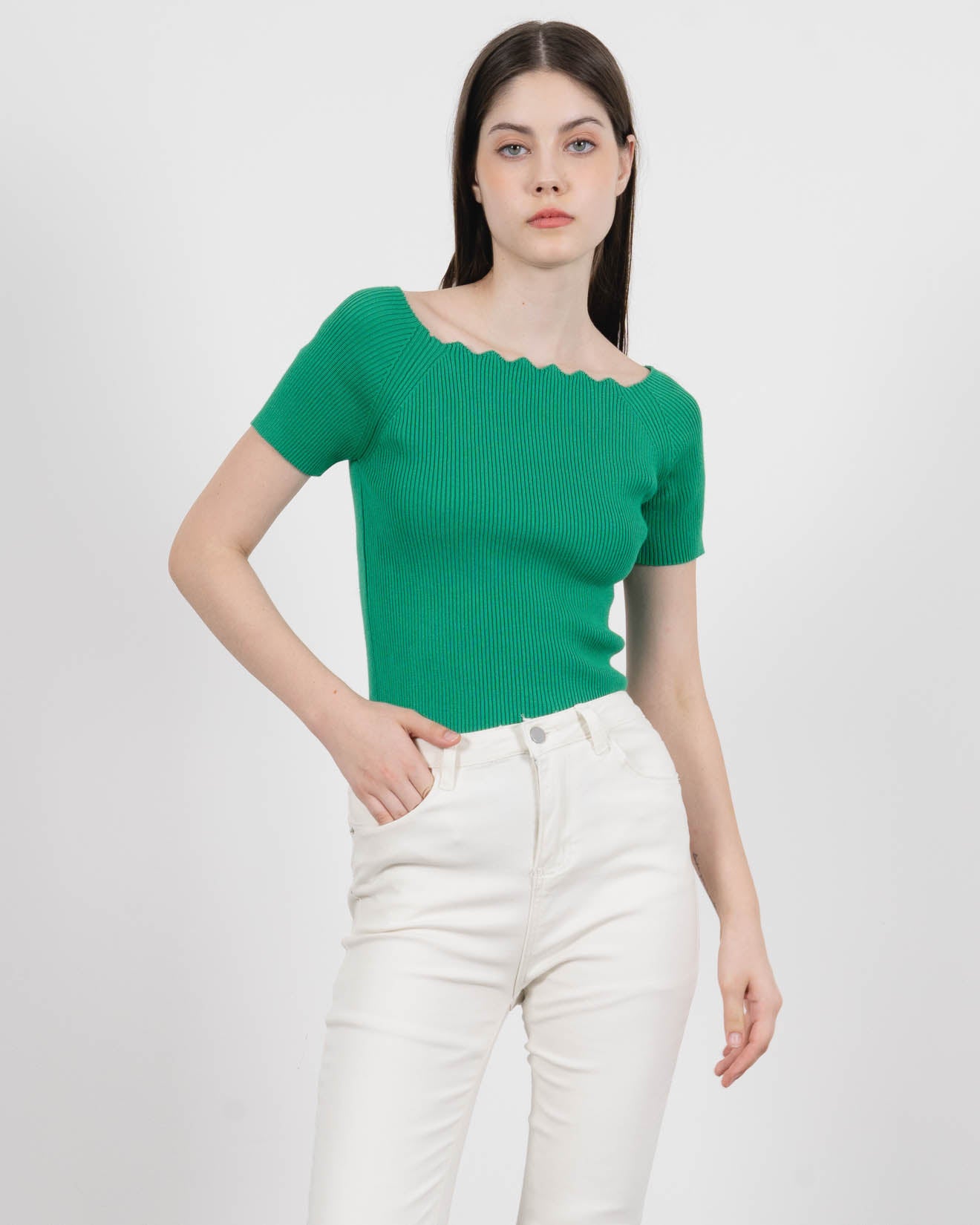 Viony Scallop Neck Knit Green Top – Atasan Wanita 188364