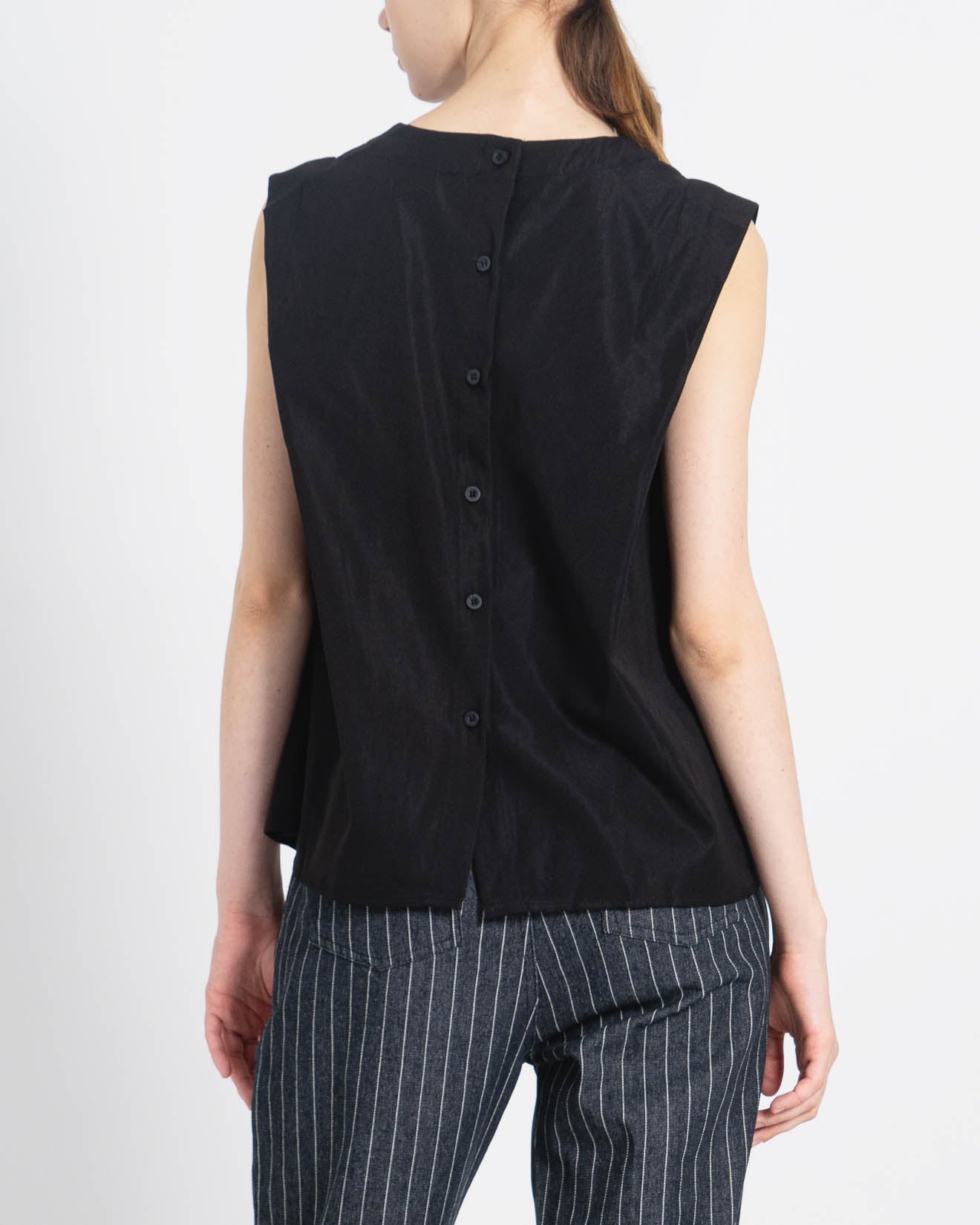 Lemi Sleveeless Back Button Black Top – Atasan Casual Wanita - 188645