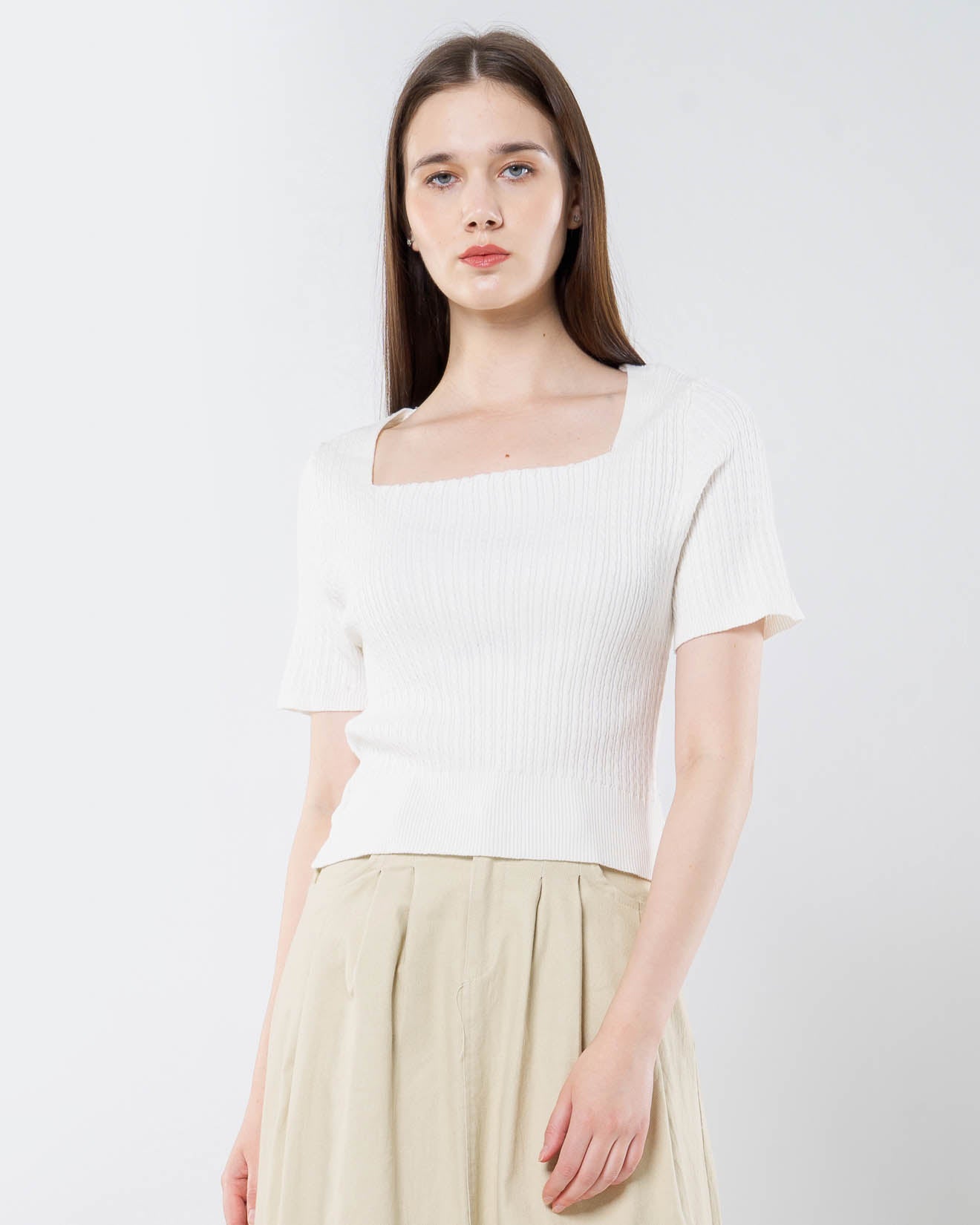 Beluna Square Knit White Top – Atasan Rajut Wanita - 189365