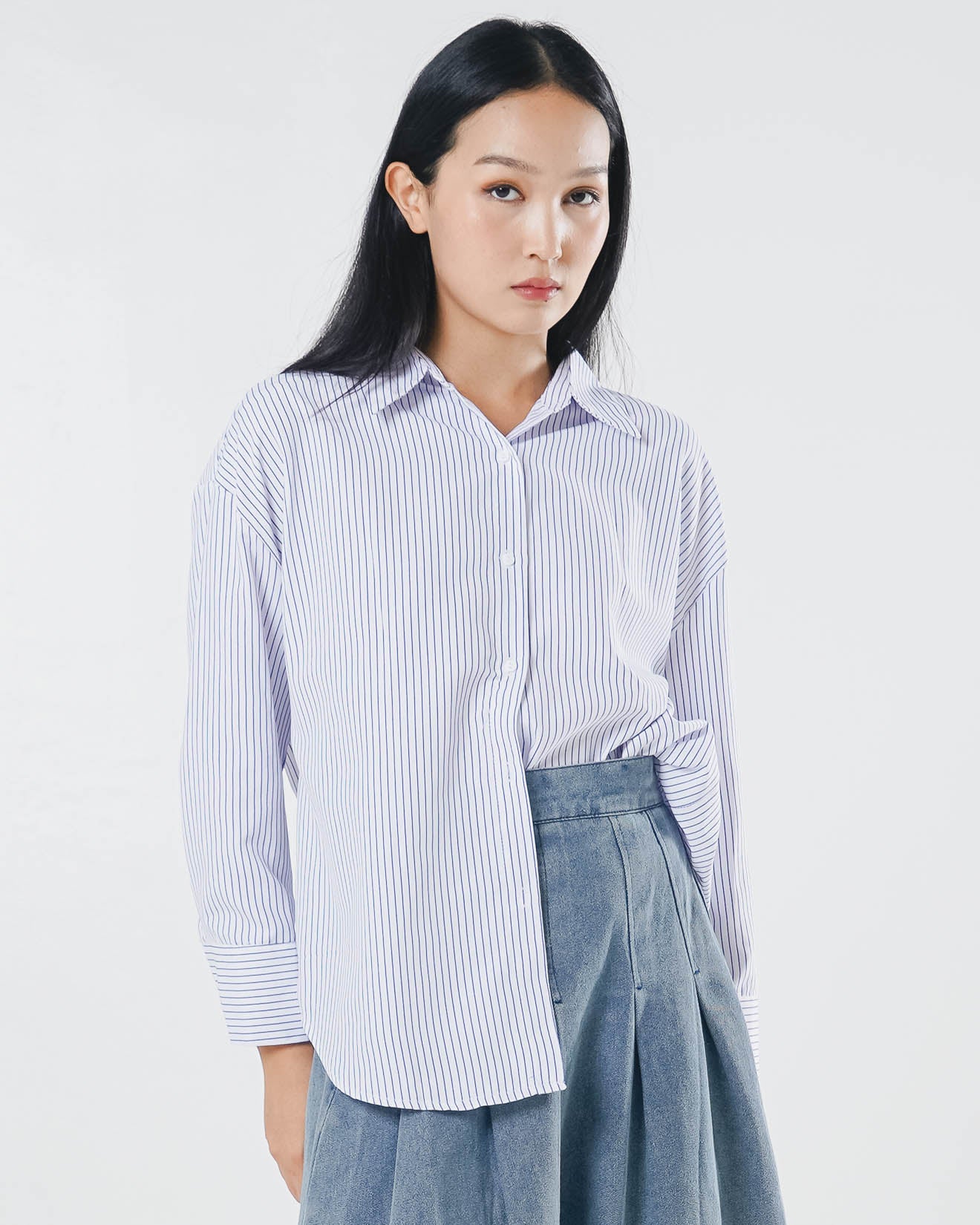 Cara Oversized Striped White Shirt – Baju Atasan Kemeja Wanita Lengan Panjang - 189405