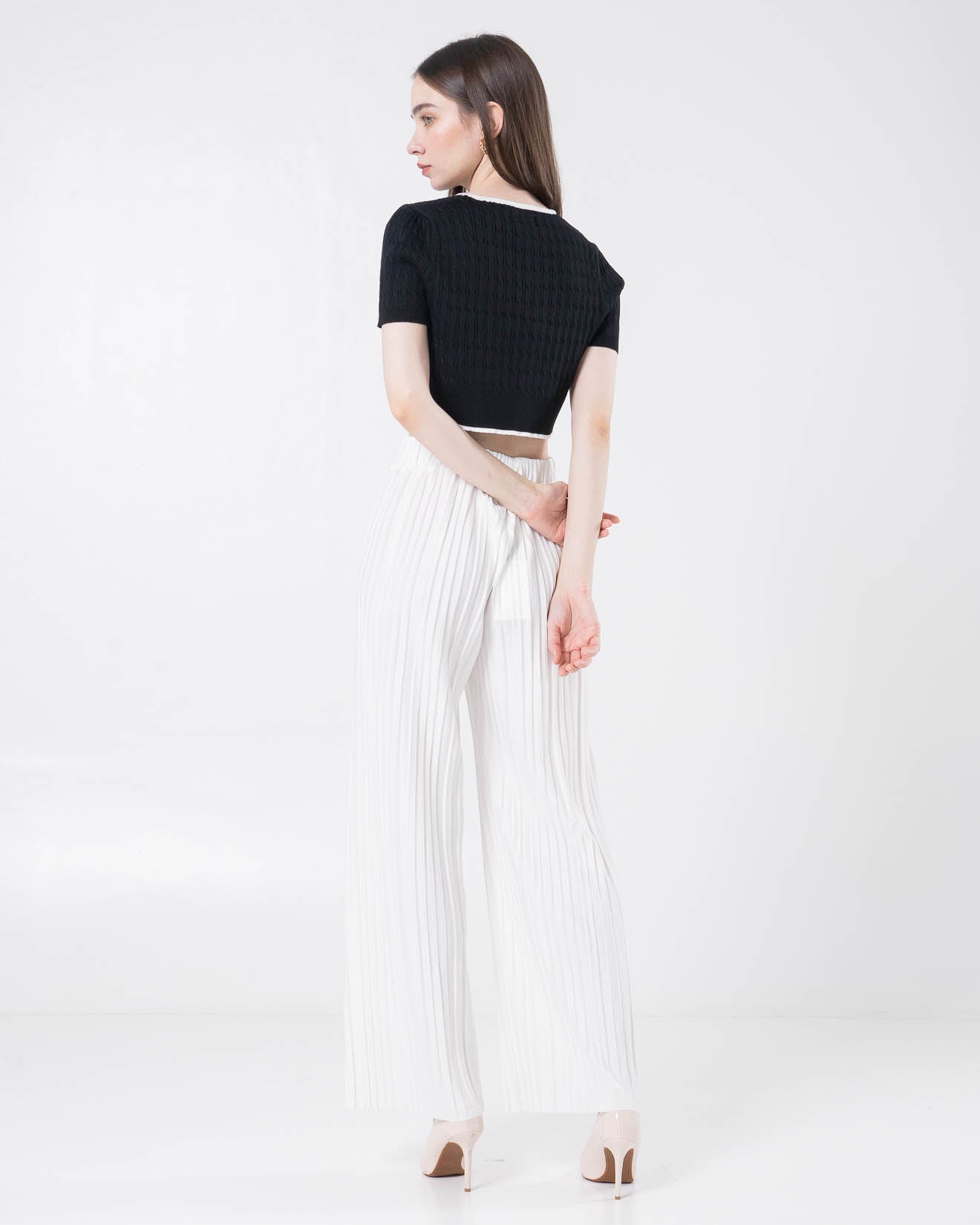 Lisa Knit Crop Black Top - Atasan Rajut Lengan Pendek Wanita - 189421