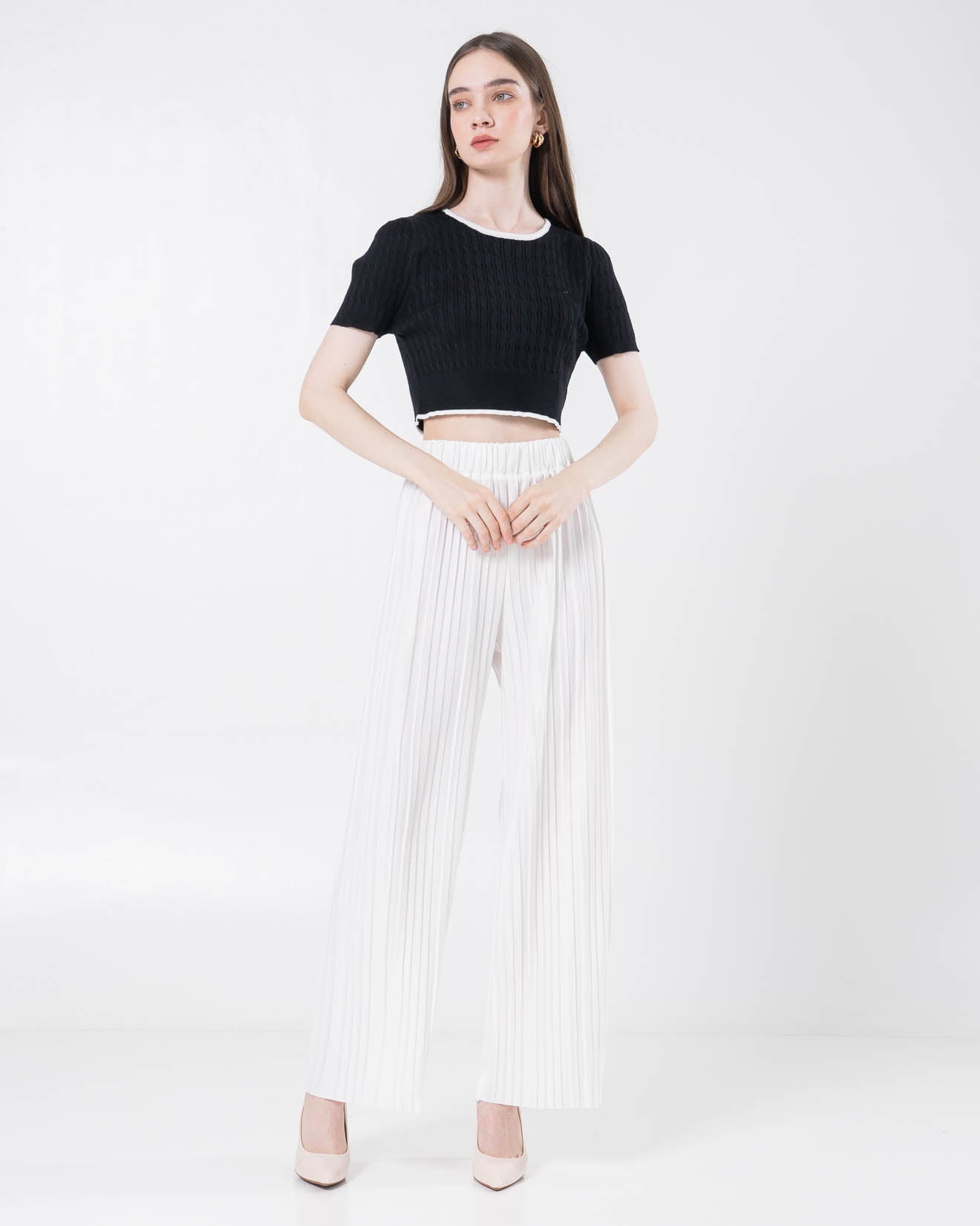 Lisa Knit Crop Black Top - Atasan Rajut Lengan Pendek Wanita - 189421