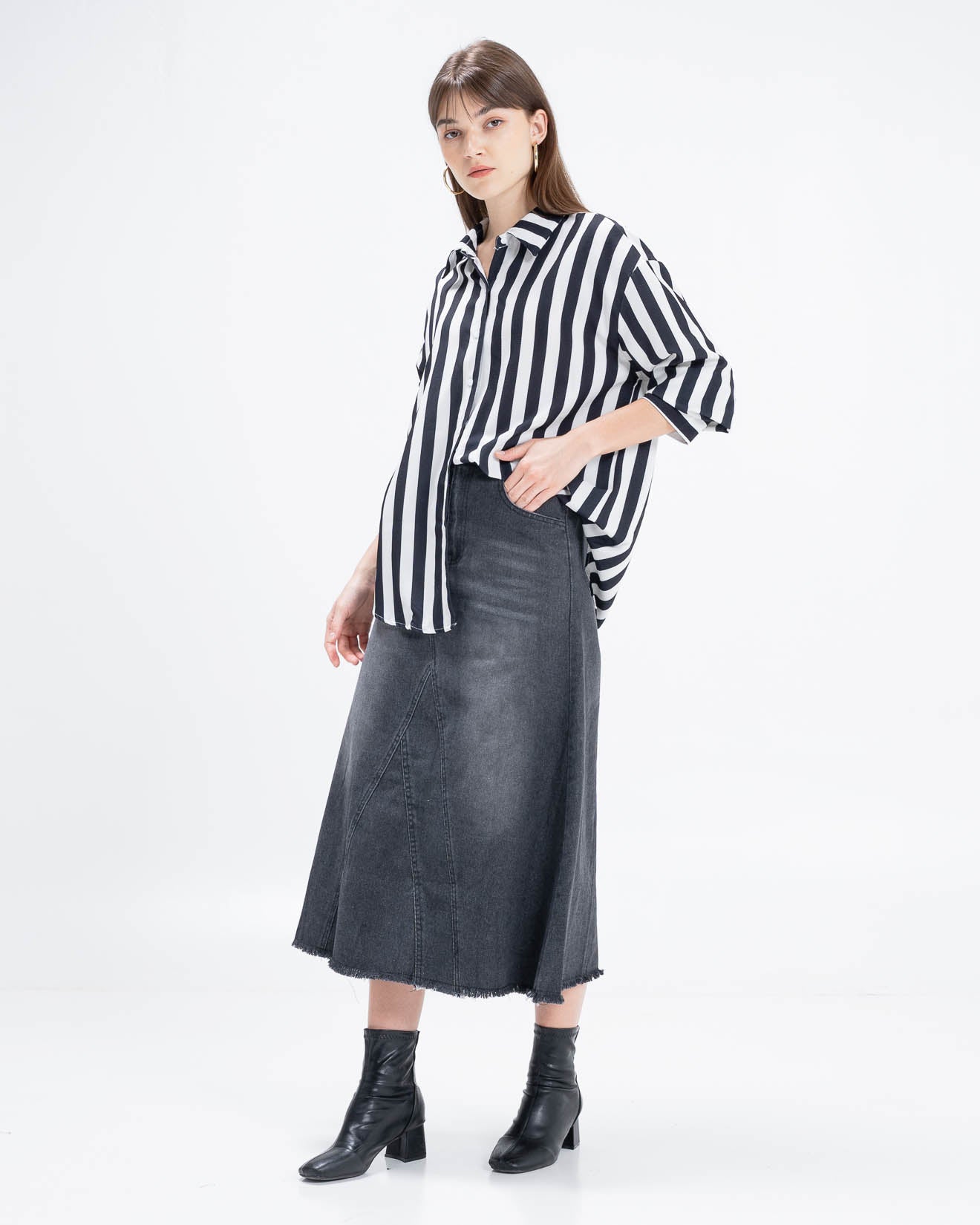 Jaclyn Oversized Striped Black Shirt – Kemeja Wanita Lengan Panjang - 189429