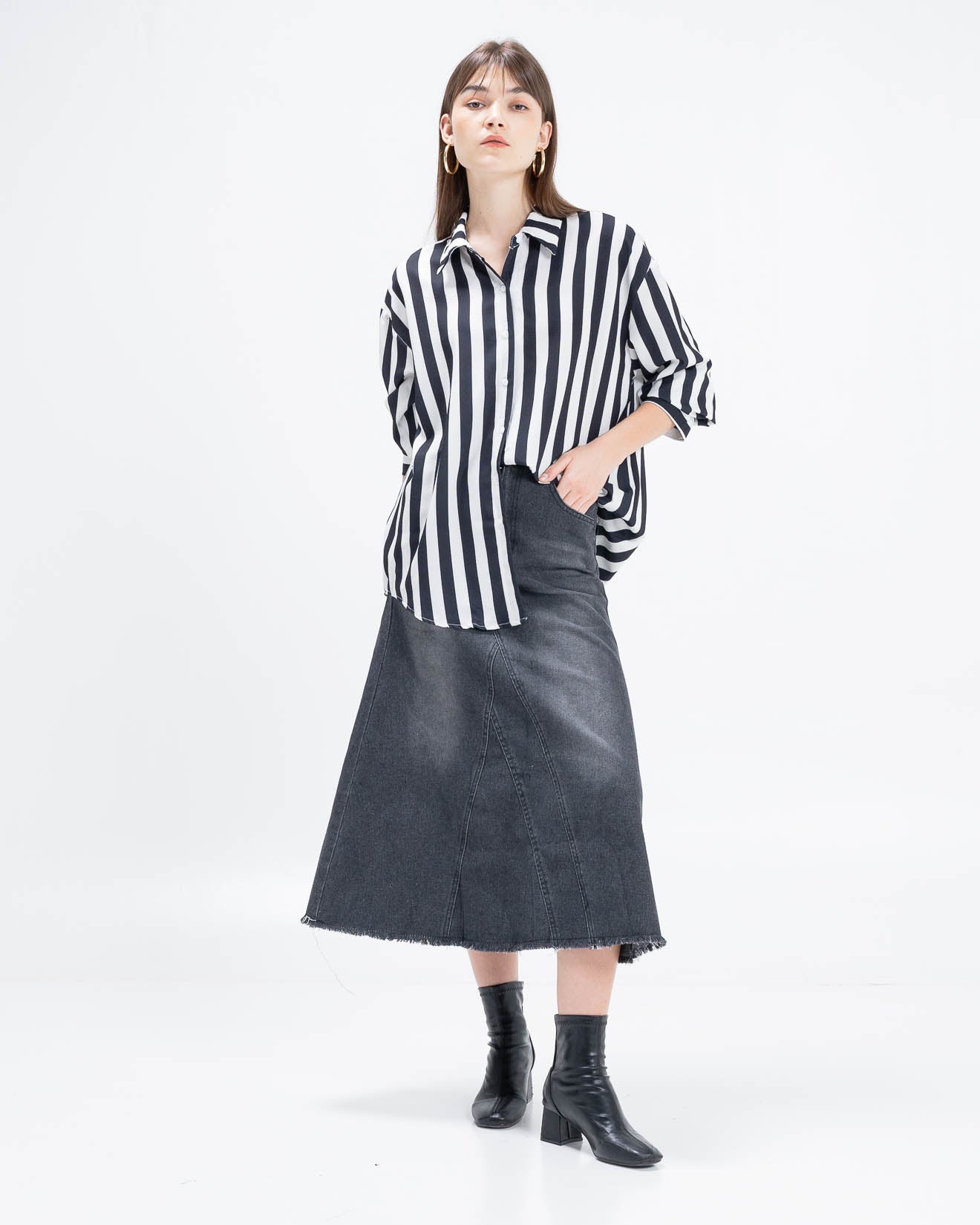 Jaclyn Oversized Striped Black Shirt – Kemeja Wanita Lengan Panjang - 189429