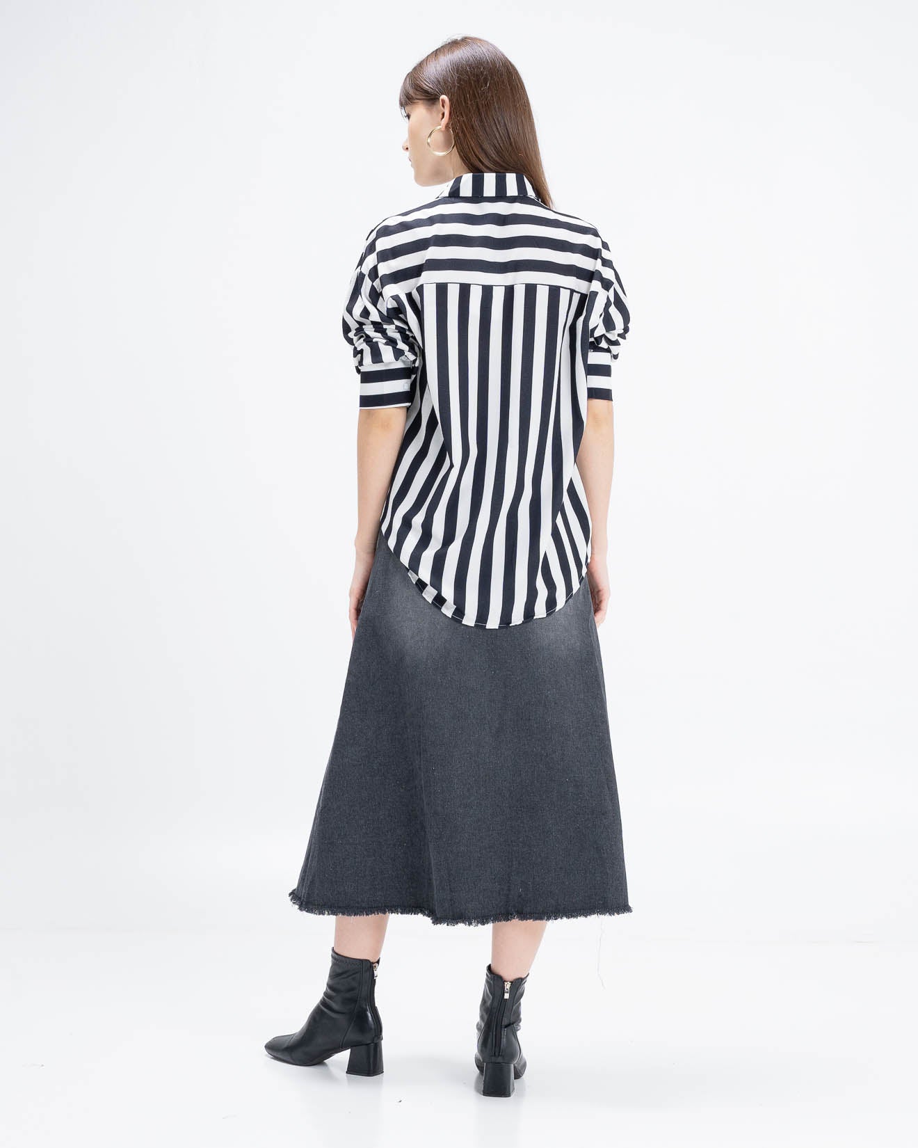 Jaclyn Oversized Striped Black Shirt – Kemeja Wanita Lengan Panjang - 189429