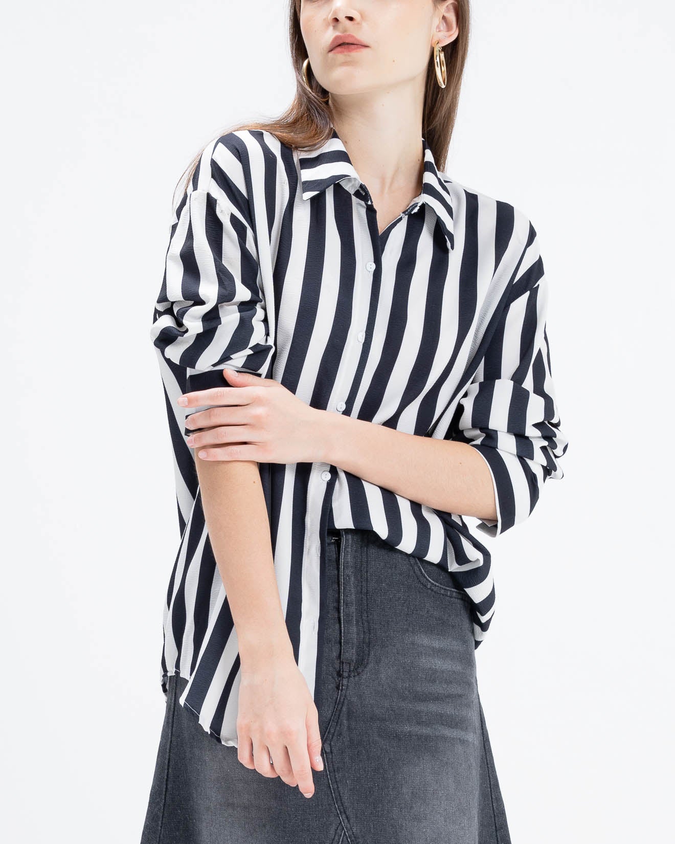 Jaclyn Oversized Striped Black Shirt – Kemeja Wanita Lengan Panjang - 189429