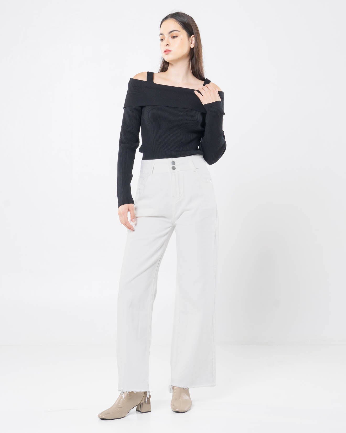 Revere Shoulder Knit Black Top – Atasan Rajut Lengan Panjang - 189461