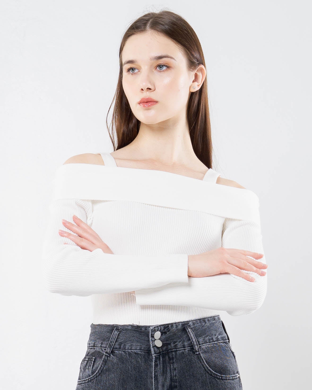 Revere Shoulder Knit Top White –  Atasan Rajut Lengan Panjang - 189462