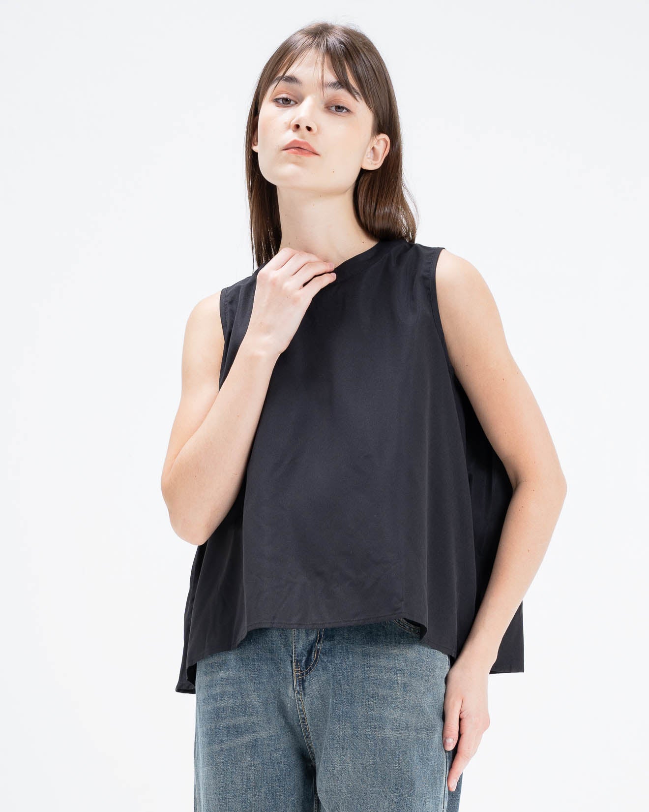 Yurie Round Neck Sleeveless Black Top -  Blouse Wanita Lengan Pendek - 189716