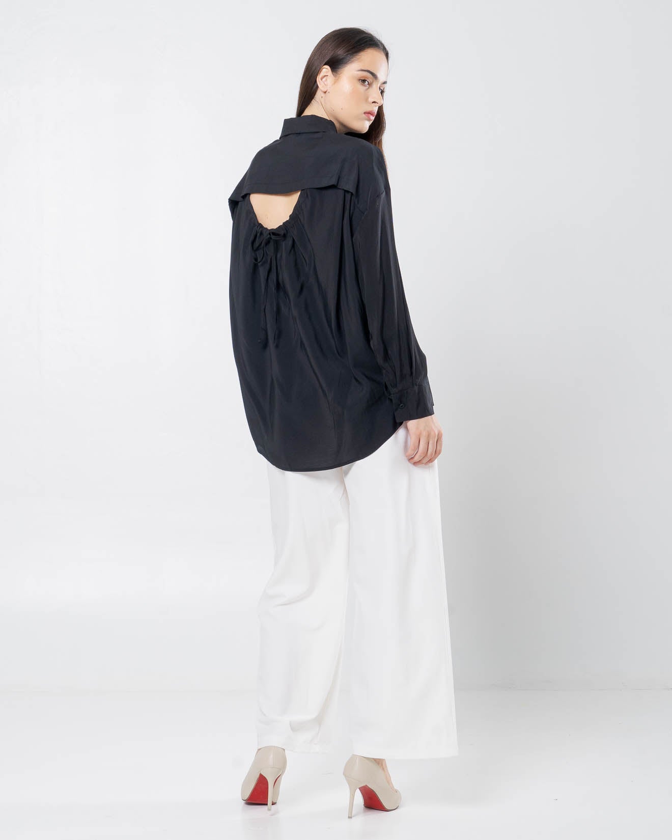 Avery Oversized Adjustable Back Black Shirt – Blouse Wanita Lengan Panjang - 189932