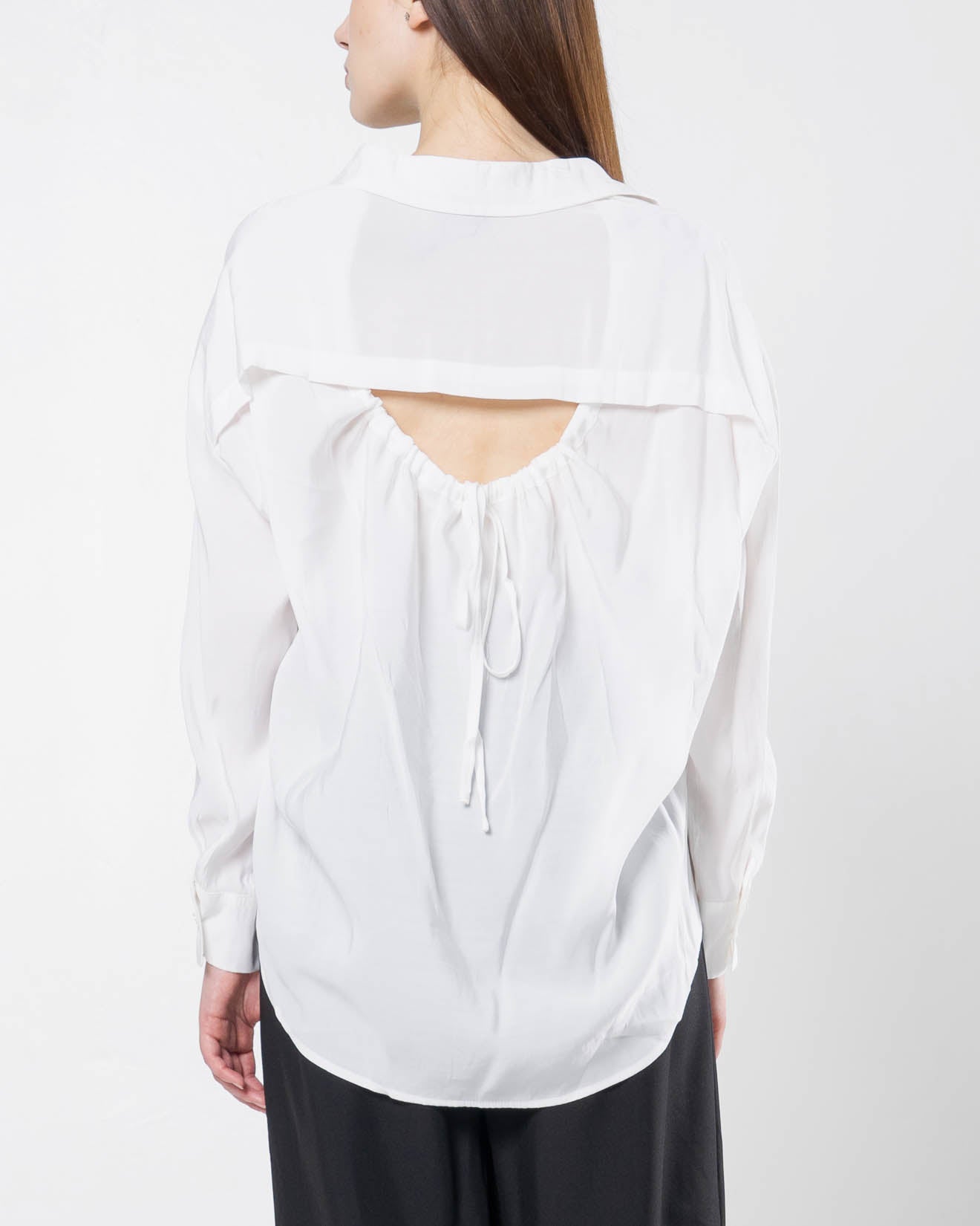 Avery Oversized Adjustable Back White Shirt – Blouse Wanita Lengan Panjang - 189933