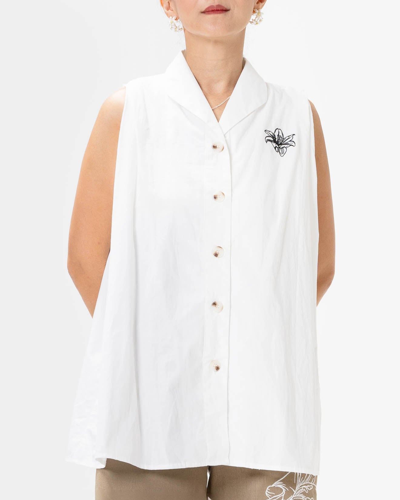 She Blooms - EA Gabine Embroidery Lily White Top - Atasan Wanita Korea - 189938