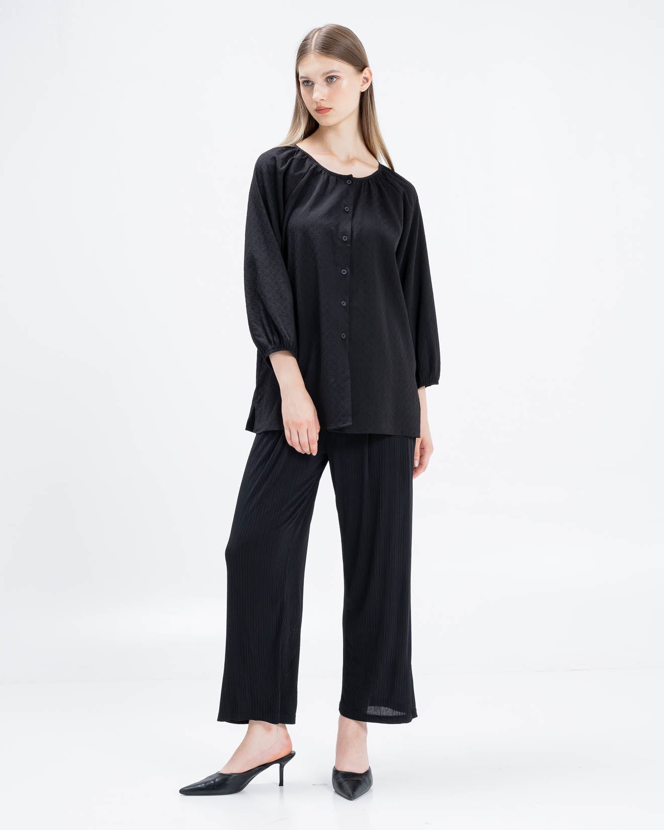 Reina Textured Black Blouse – Atasan Wanita Lengan Panjang - 189942