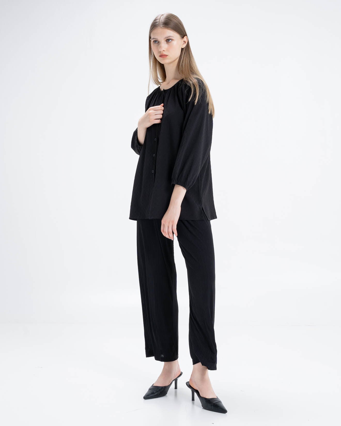 Reina Textured Black Blouse – Atasan Wanita Lengan Panjang - 189942