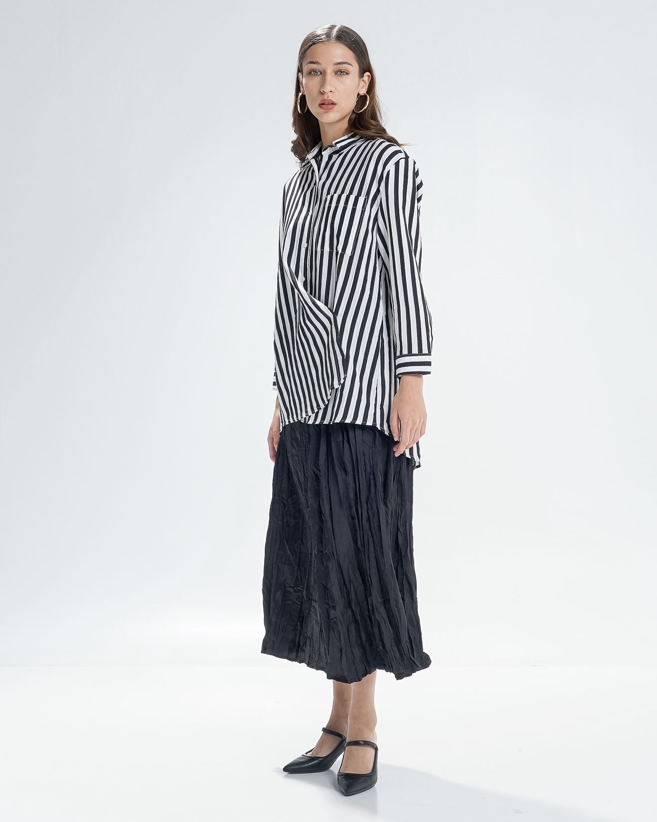 Derya Striped Oversized Black Shirt – Kemeja Wanita Casual Hijab Friendly - 189961