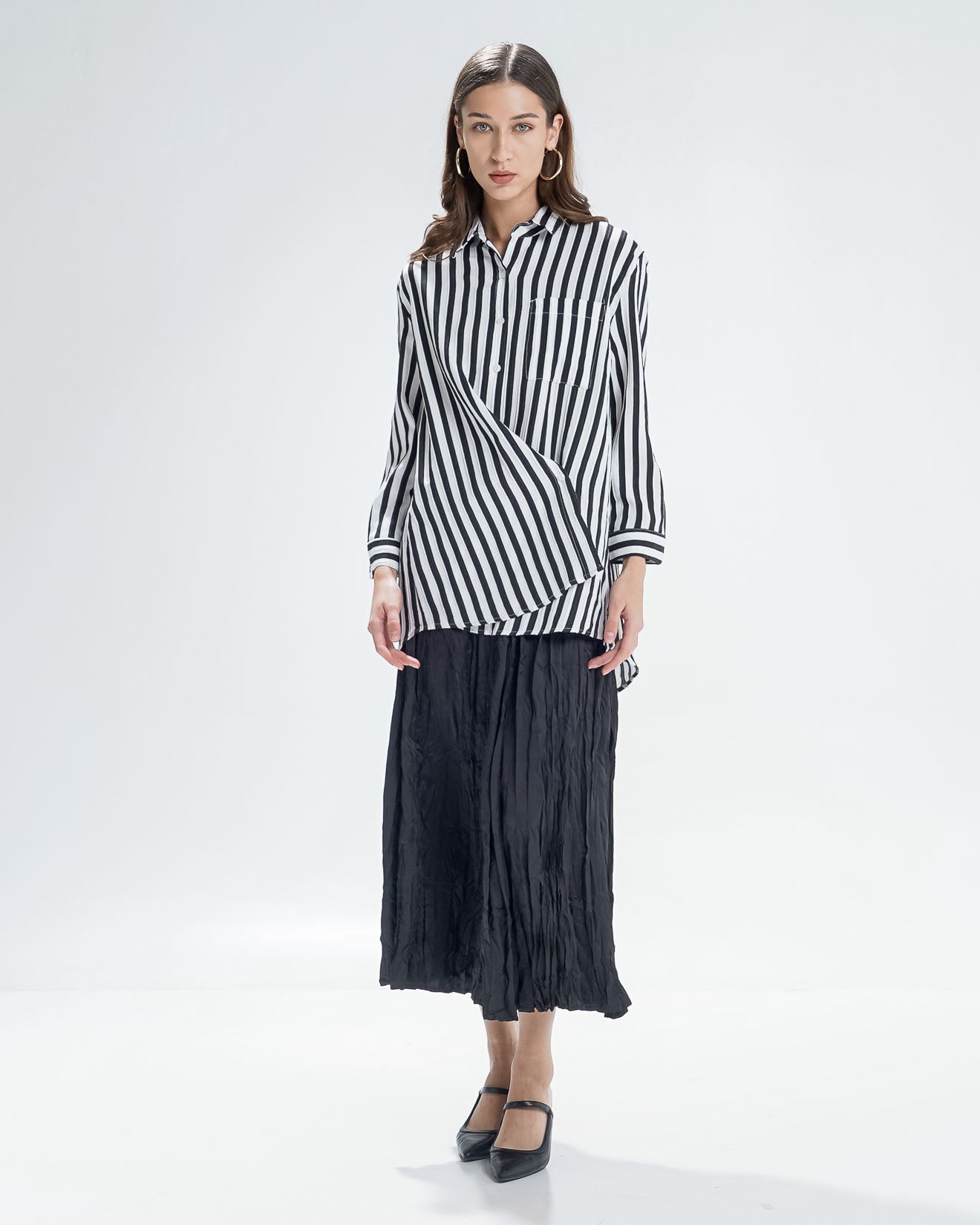 Derya Striped Oversized Black Shirt – Kemeja Wanita Casual Hijab Friendly - 189961