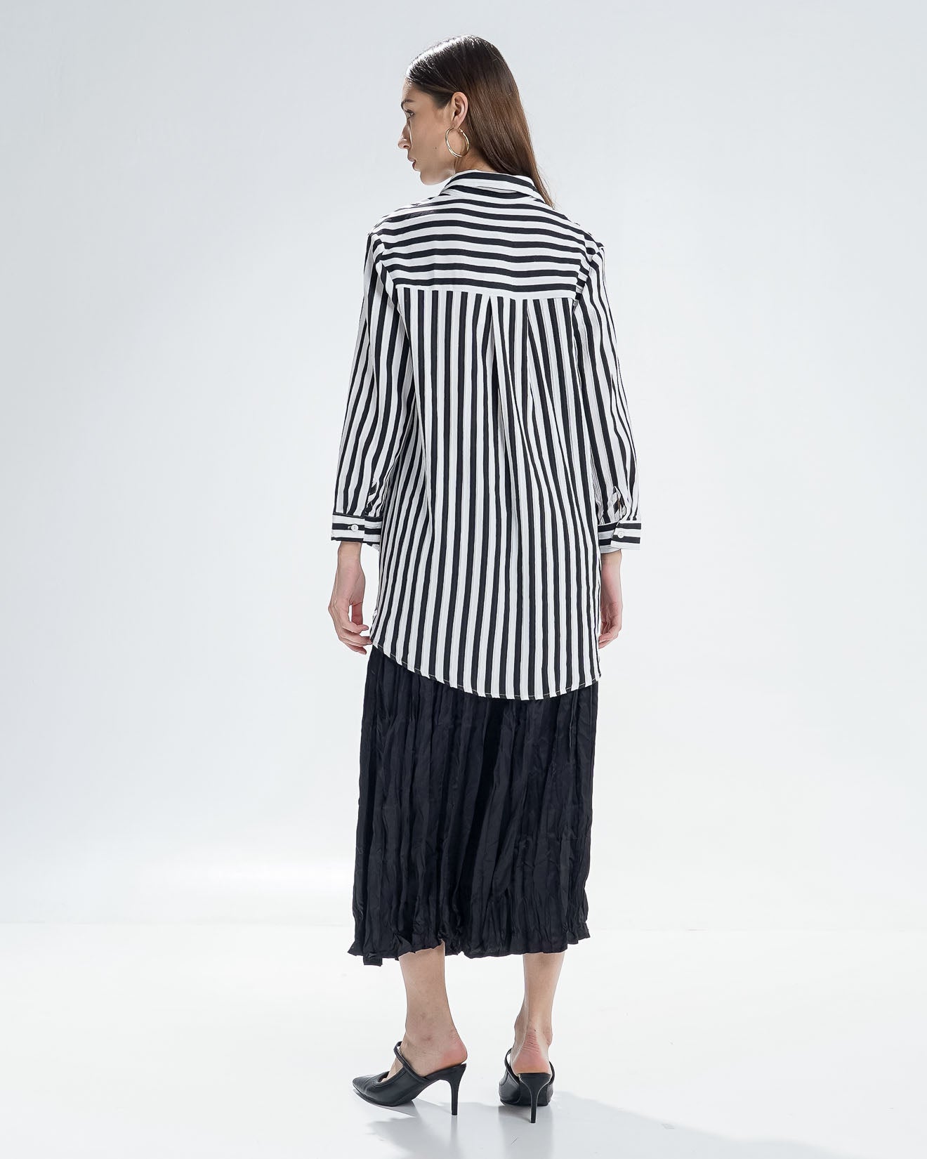 Derya Striped Oversized Black Shirt – Kemeja Wanita Casual Hijab Friendly - 189961