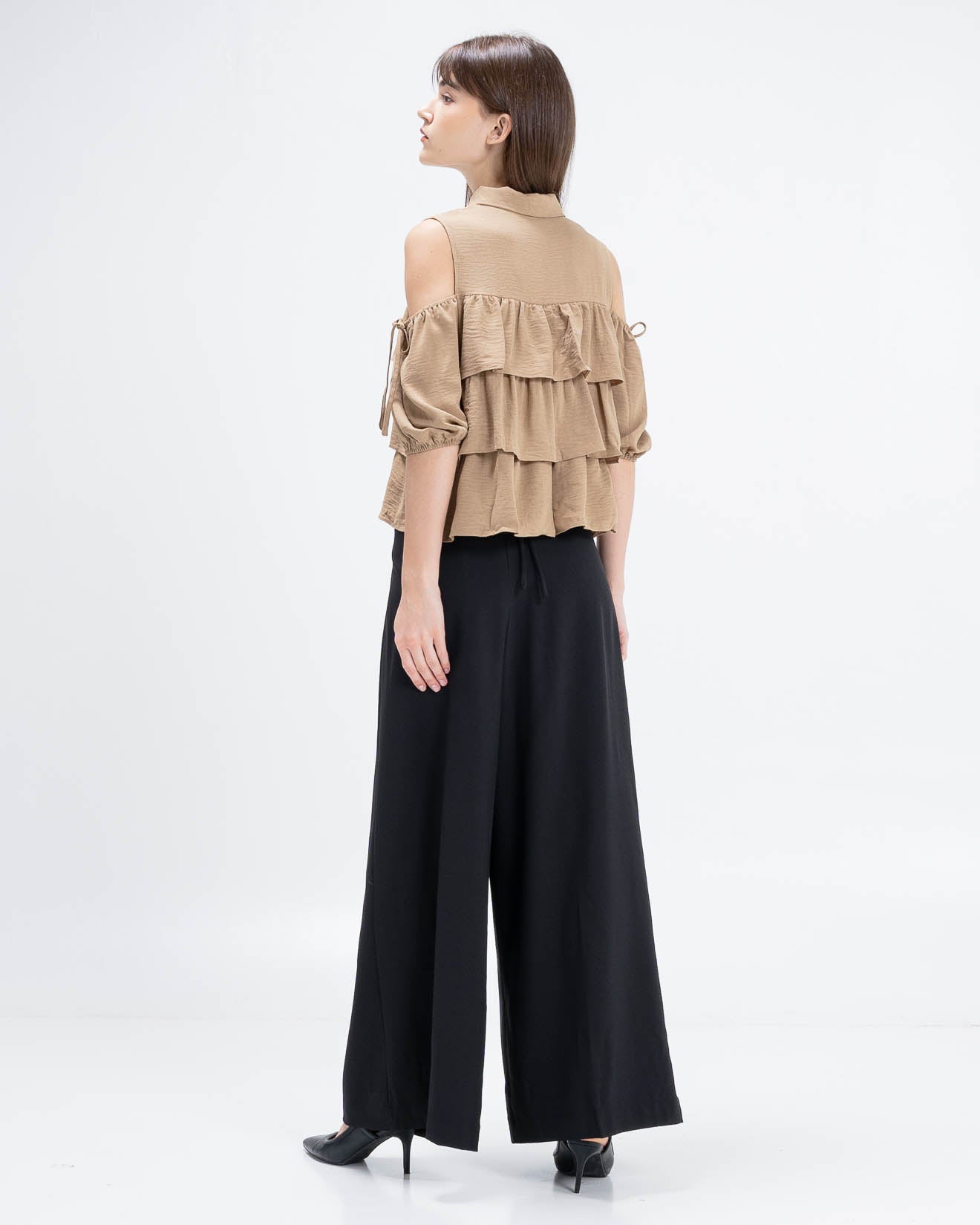 Sahsa Off Shoulder Ruffle Brown Top – Blouse Wanita Lengan Pendek - 189981