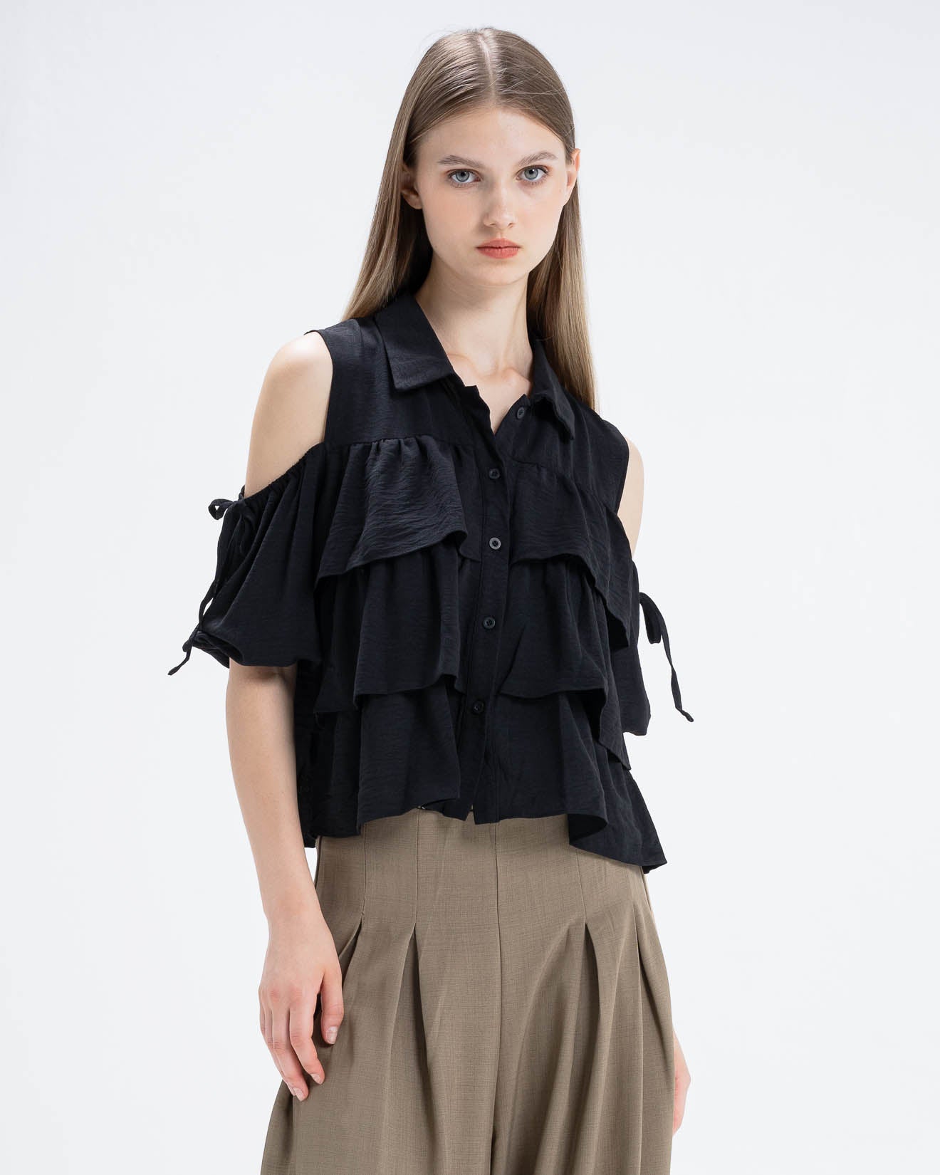 Sahsa Off Shoulder Ruffle Black Top – Blouse Wanita Lengan Pendek - 189982