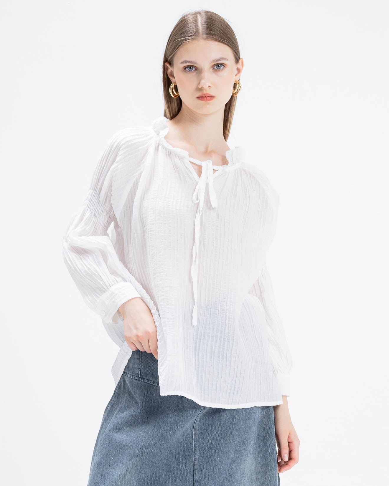 Almafi Ruffle Pleats White Blouse – Atasan Wanita Lengan Panjang - 189998