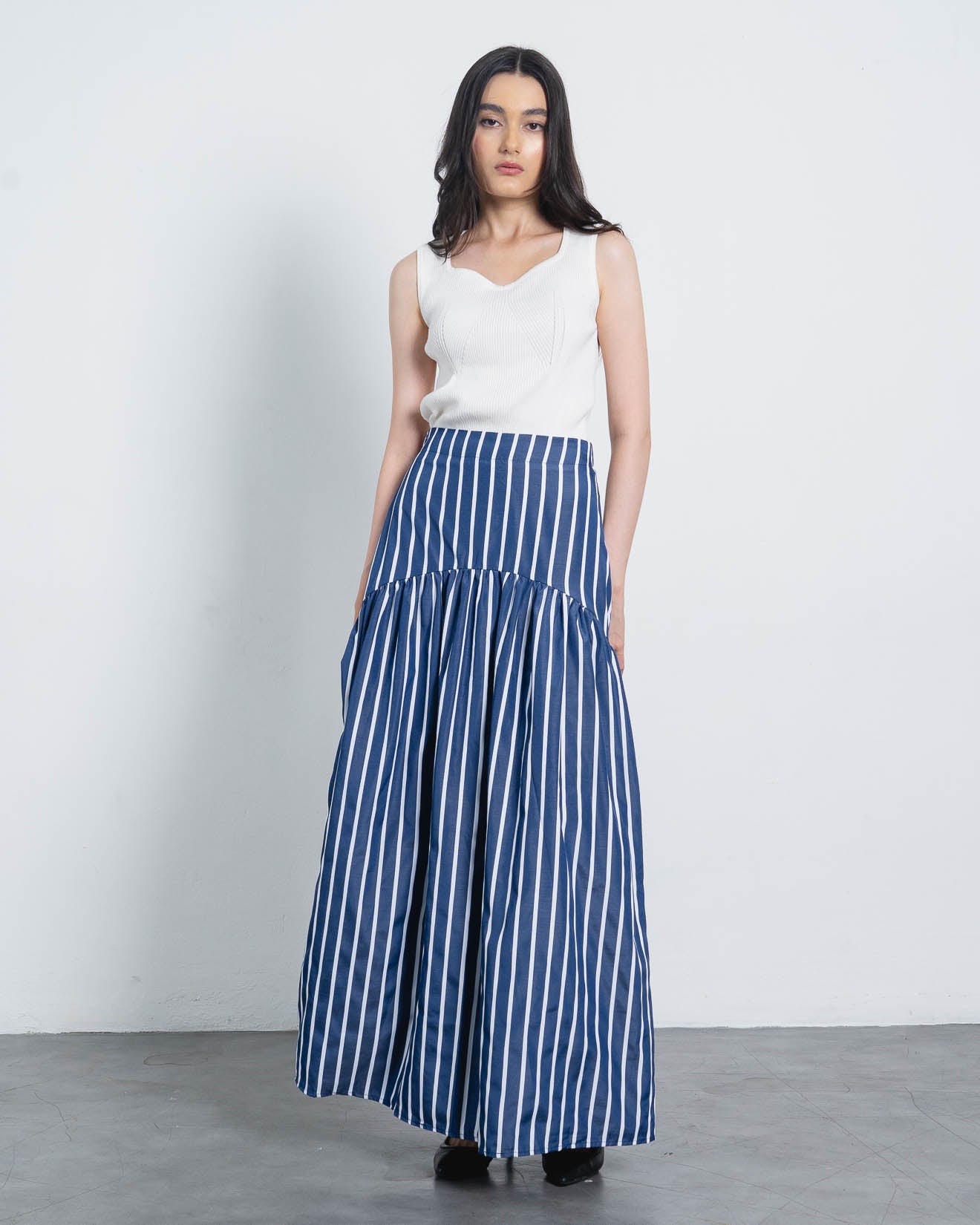 Acha Sinaga – Summer Stripped Mermaid Navy Skirt – 288909