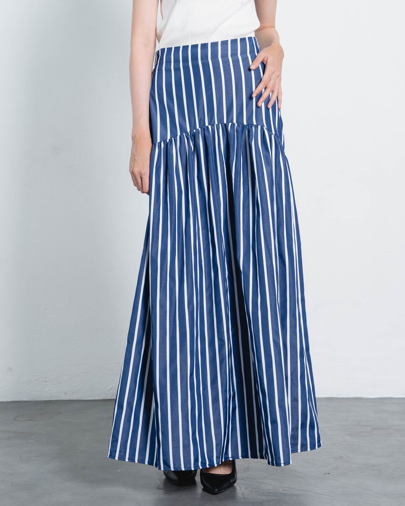 Acha Sinaga – Summer Stripped Mermaid Navy Skirt – 288909