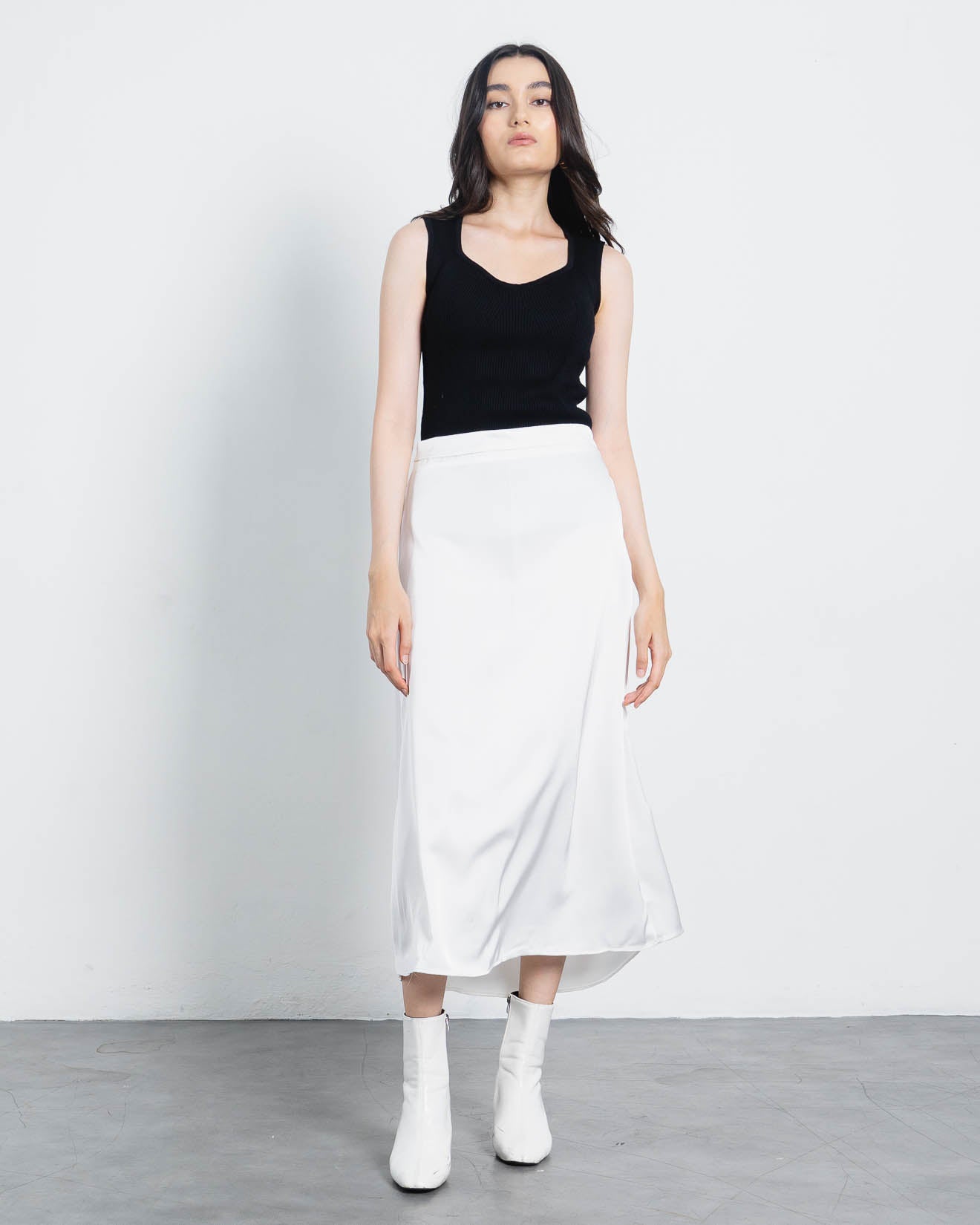 Acha Sinaga – Kristela Satin A-Line White Skirt – 288951