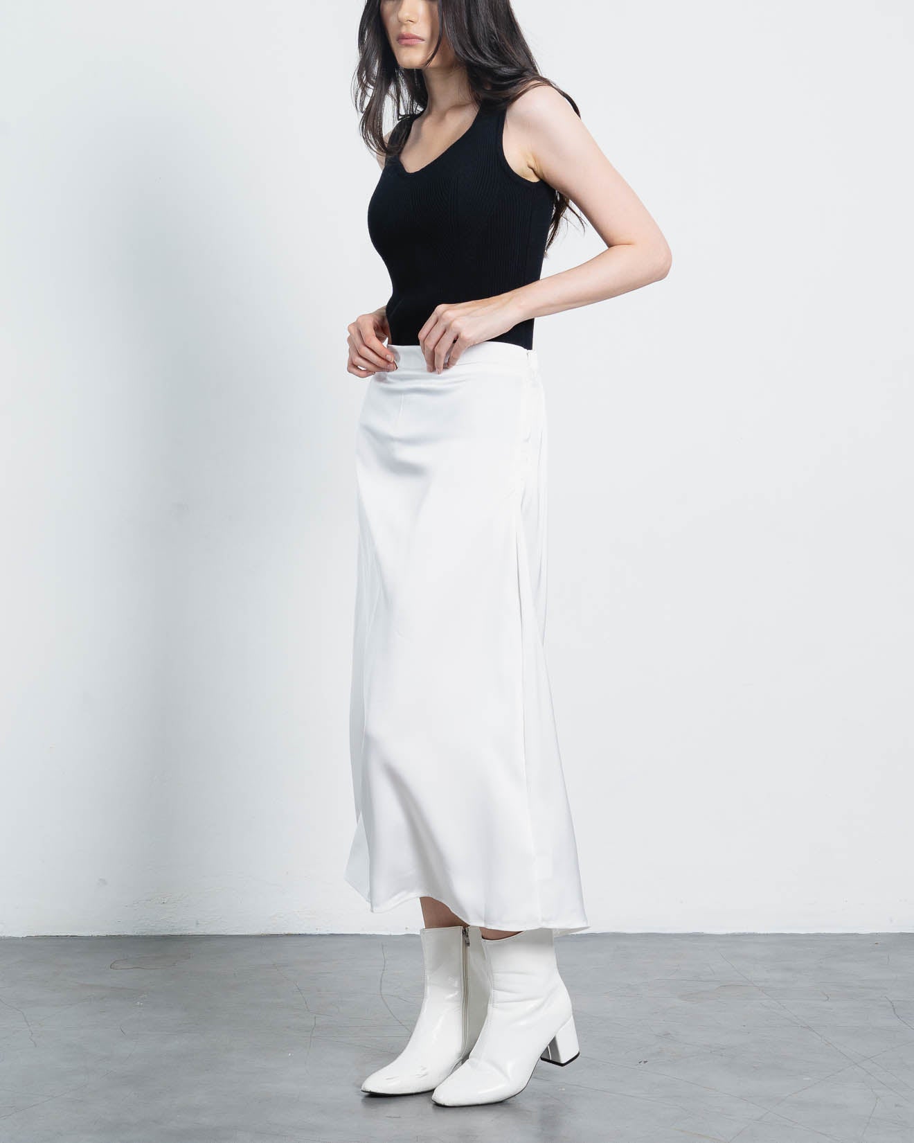 Acha Sinaga – Kristela Satin A-Line White Skirt – 288951