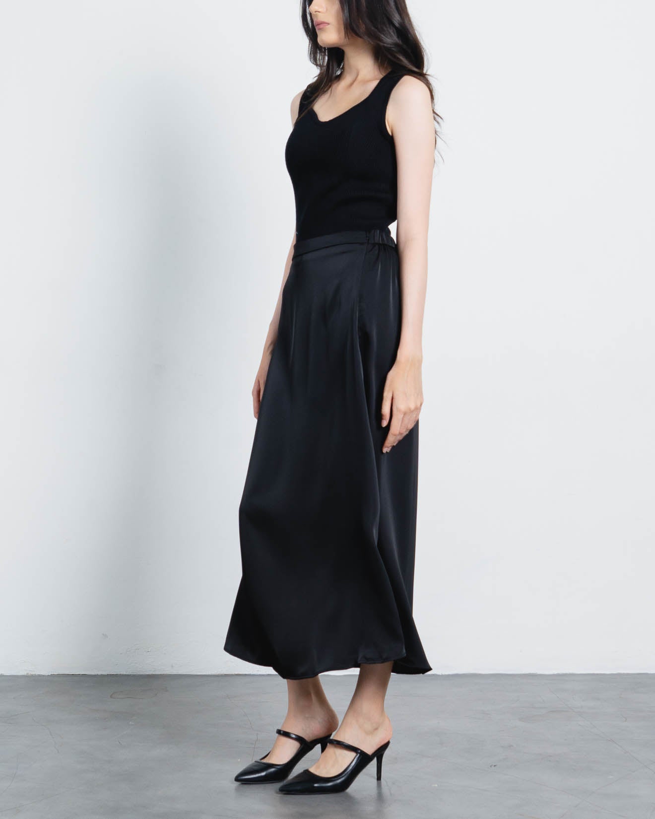 Acha Sinaga – Kristela Satin A-Line Black Skirt – 288952