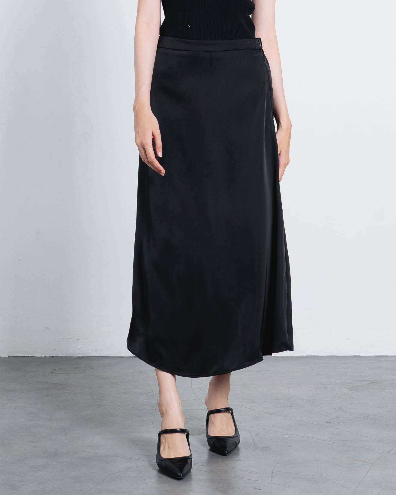 Acha Sinaga – Kristela Satin A-Line Black Skirt – 288952