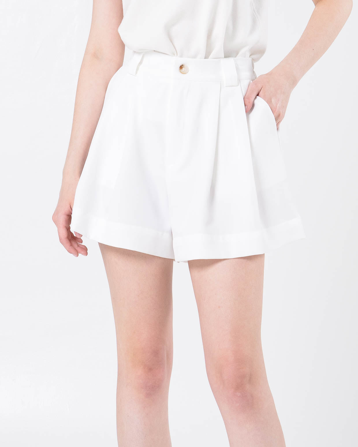 Oelie Short White Pants  – Celana Pendek Casual Wanita - 289915