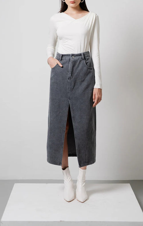 The Stage 28 Skirt Black