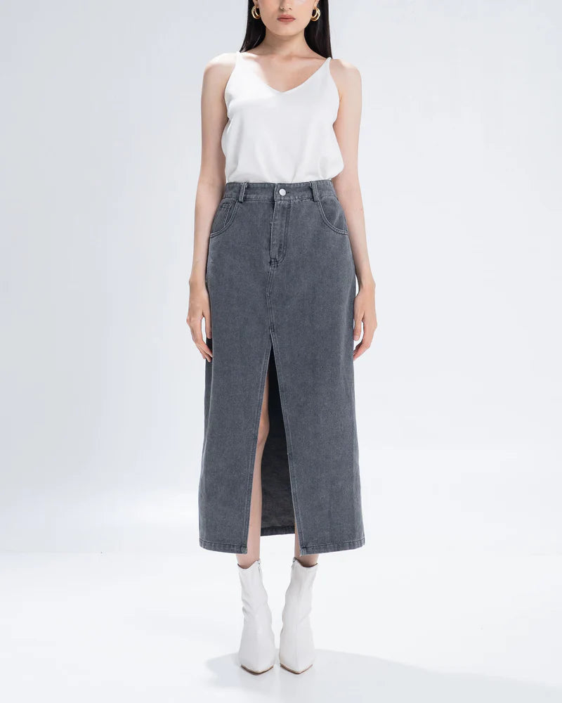 The Stage 28 Skirt Black