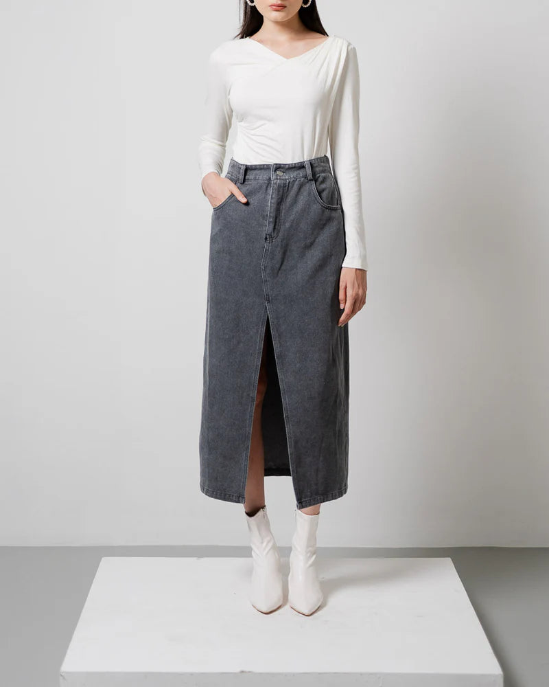 The Stage 28 Skirt Black