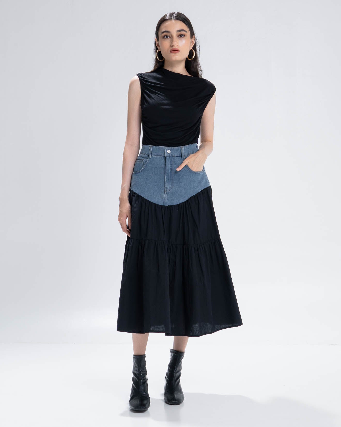 The Stage 33 Skirt Black