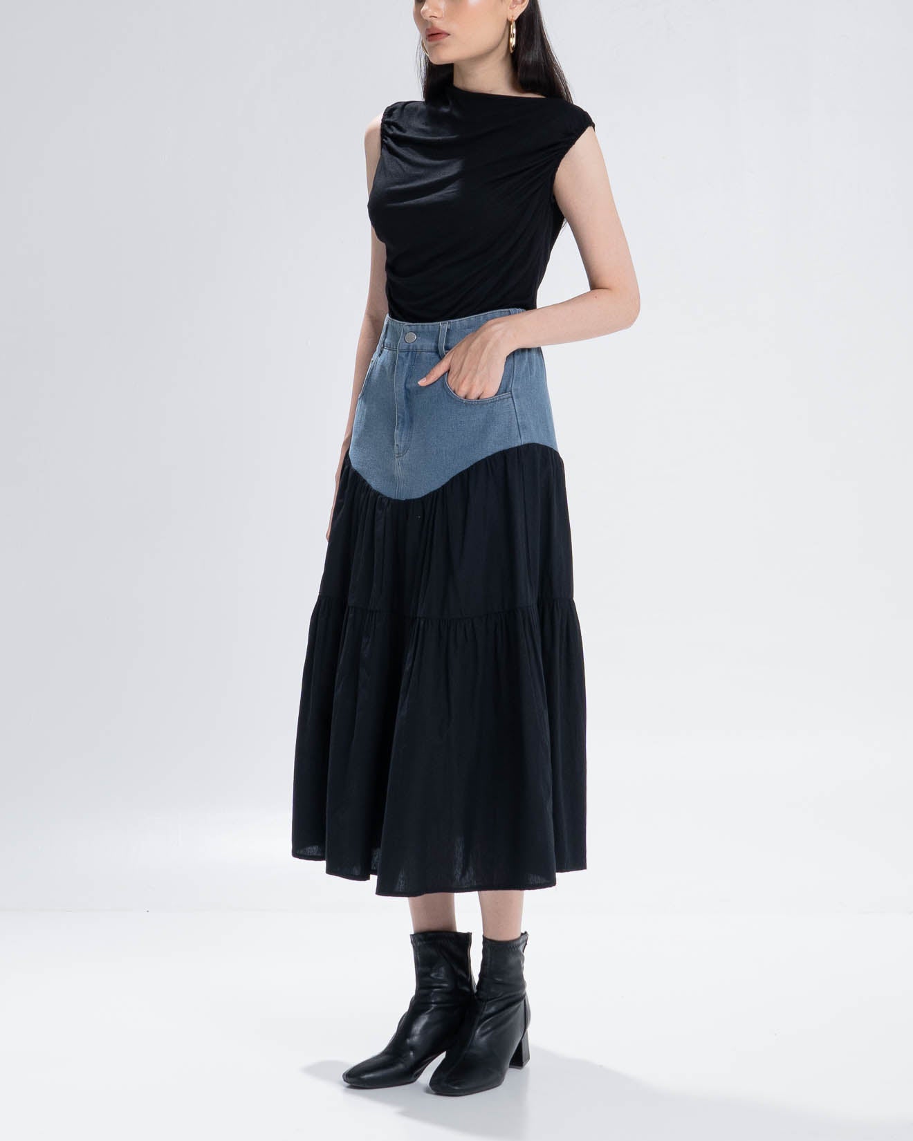 The Stage 33 Skirt Black