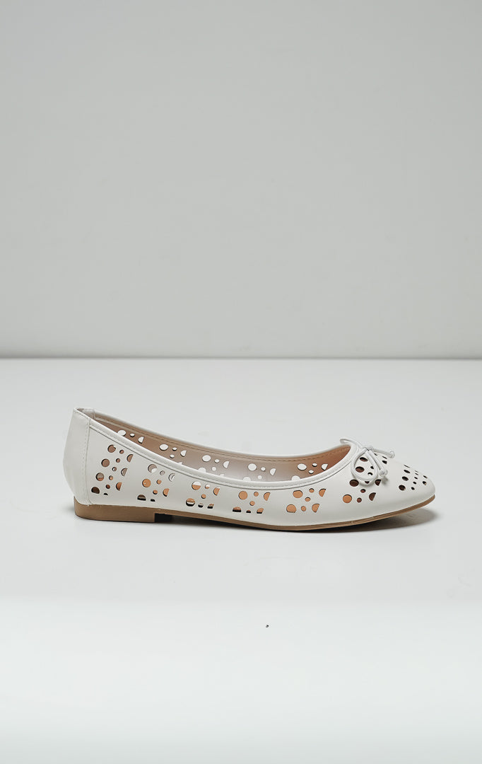 Cyra Flats White